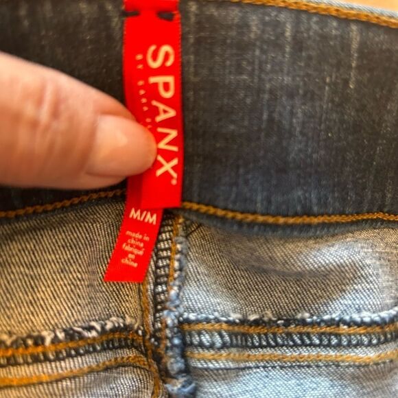Spanx Distressed Ankle Skinny Jeans EUC Size M - Picture 7 of 8